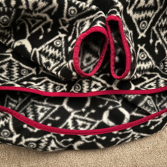 RARE Women’s patagonia Synchilla fleece snap t jacket black white tribal medium - Picture 6 of 8